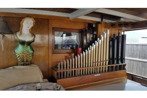 Annie Laurie's pipe organ!